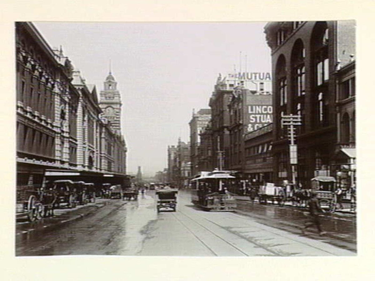 Flinders Street looking west from Swanston Street, Melbourne City (1913–14)
