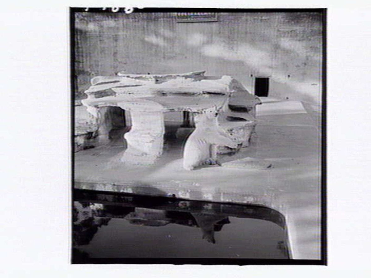 Polar bear enclosure, Melbourne Zoo, Parkville (1953)