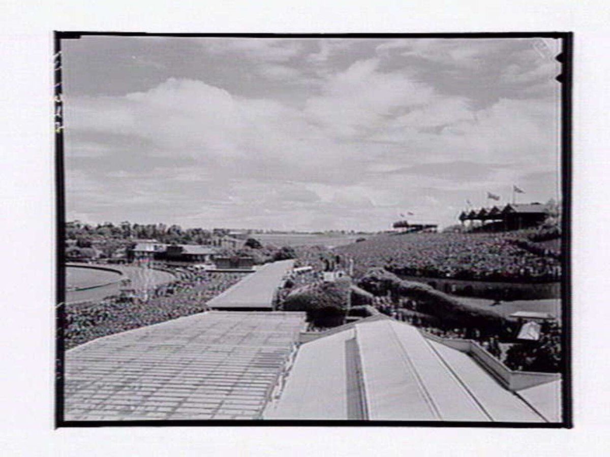 Bird's-eye view of Flemington Racecourse, Melbourne Cup Day (1949)