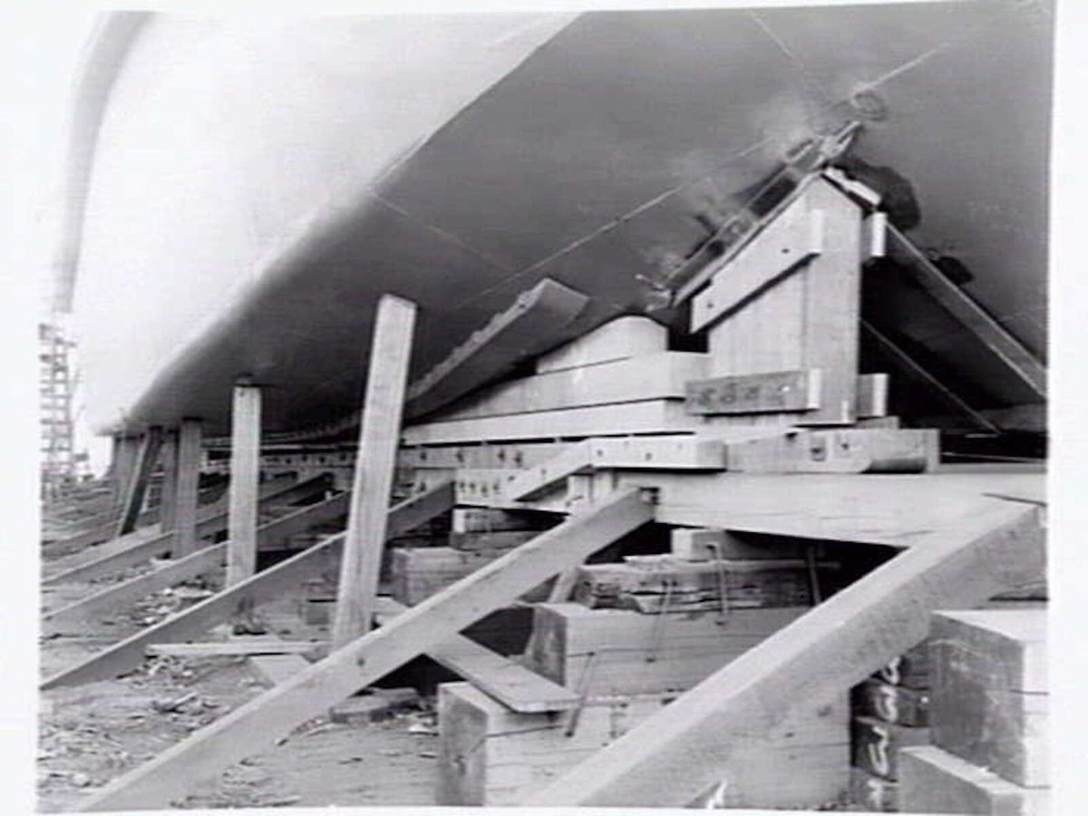 Launching gear at Johnson's Tyne foundry, Yarra Bank, South Melbourne (c. 1943)