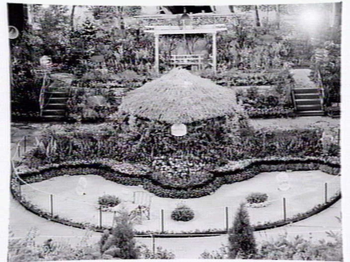 Garden display by C.H. Isaac, Carnegie, at garden show (1947)