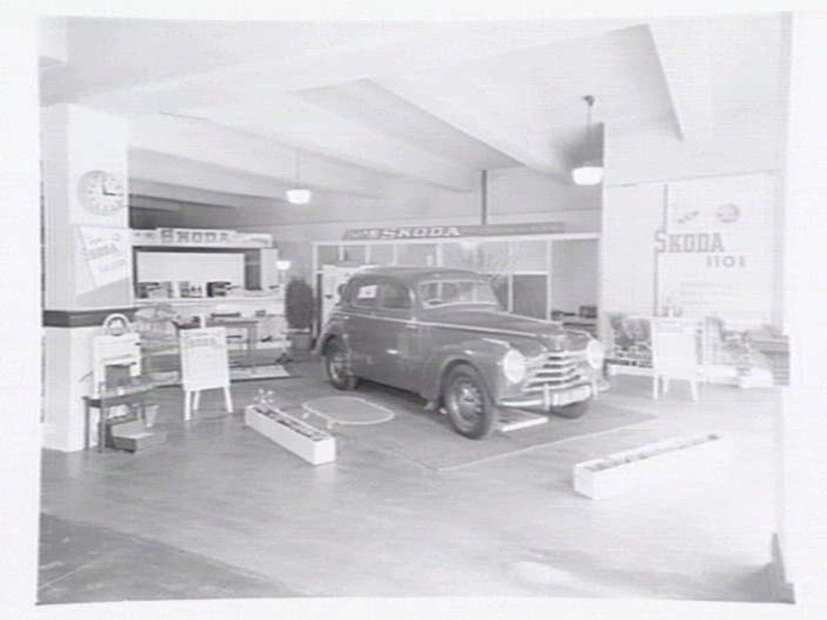 Interstate Car Buyers, 307-311 La Trobe St., Melbourne, showing exterior and Skoda car display inside, Melbourne City (1949)