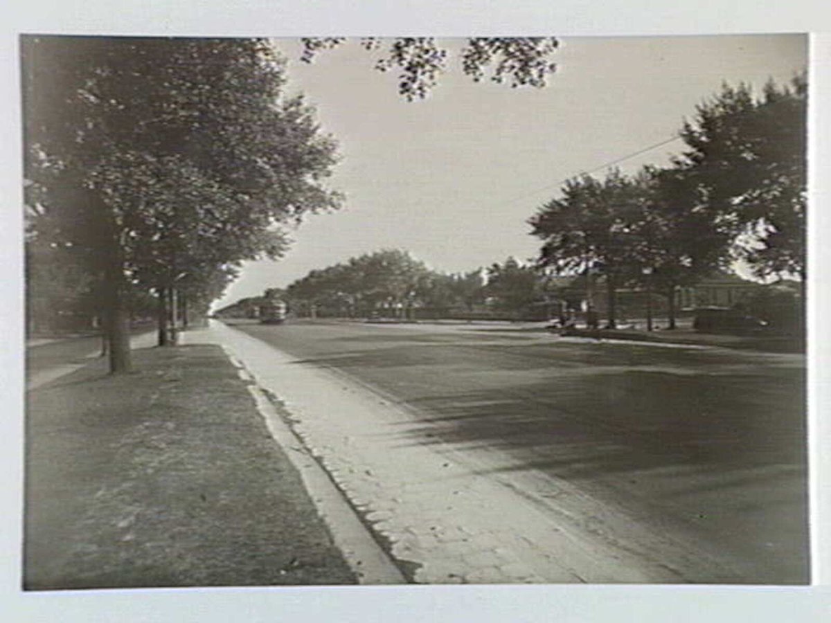 St. Kilda Road at Leopold Street. [Albert Park], Melbourne City (1920s)