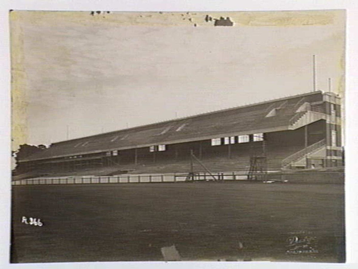 Stand at Caulfield Racecourse at time of construction (c. 1927)