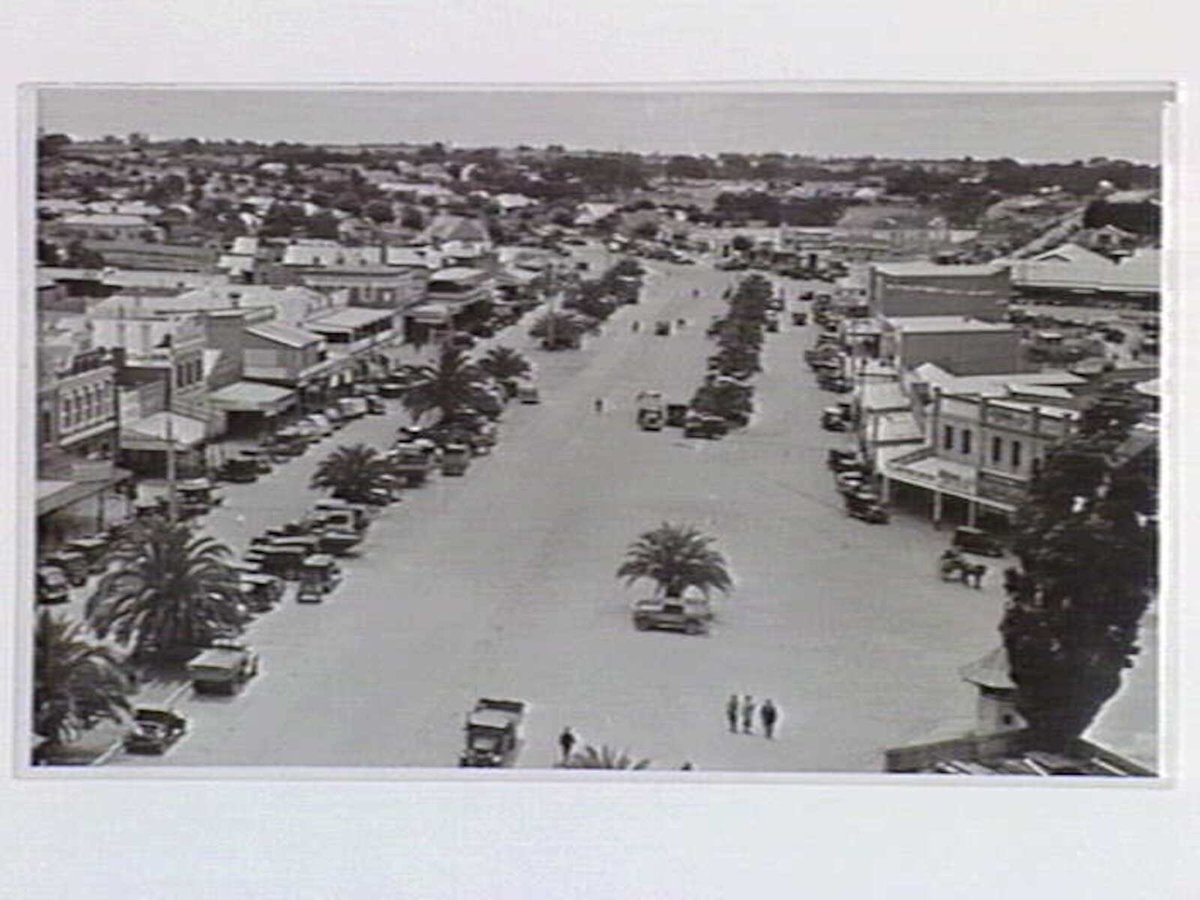 Elevated view of Lonsdale Street, Dandenong (1938)