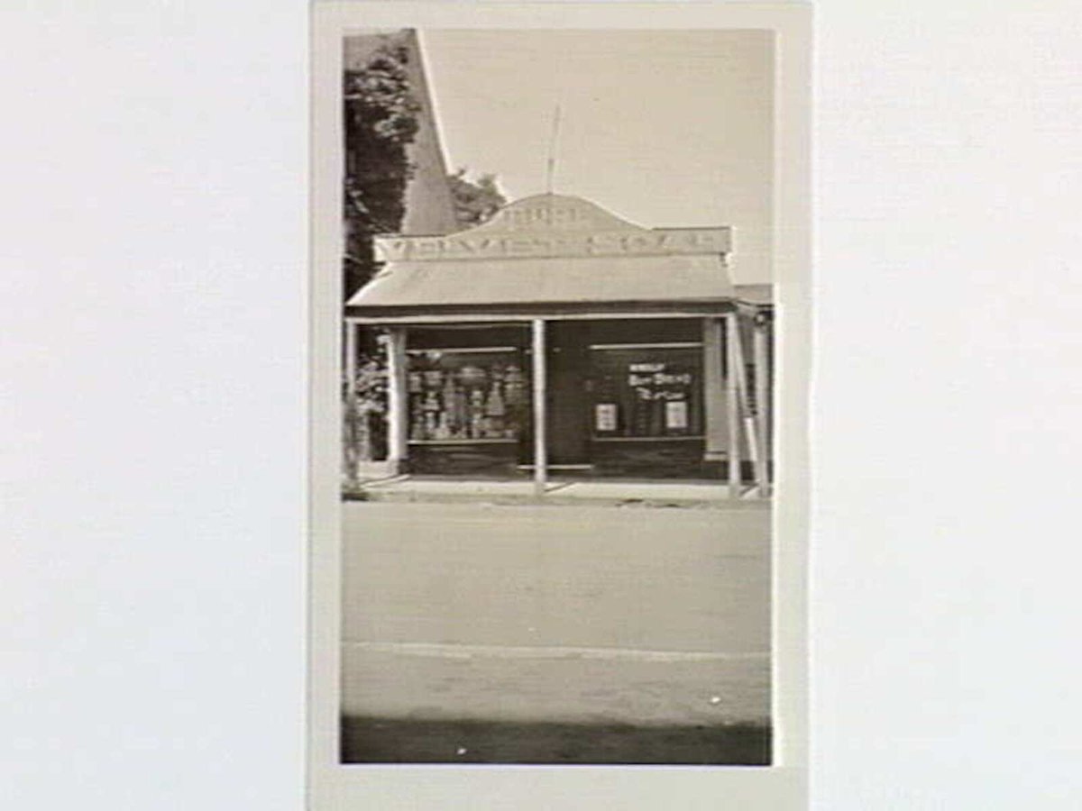 Shop in Fitzroy, at one time the home of Sir Bertram Mackennal (1934)
