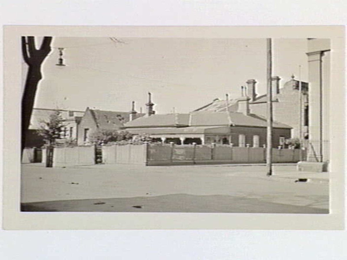 Home of Capt. Wood, on the cnr. of Greeves and Gore Streets, Fitzroy (1934)