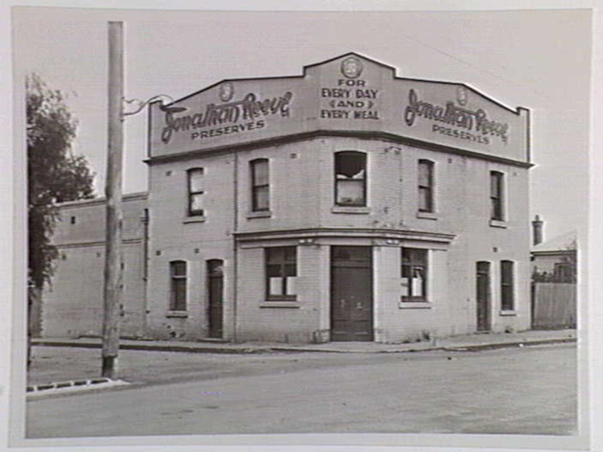Old Warwick Castle Hotel, Russell Street, Chilwell, Geelong, Vic. (delicensed 1914), Melbourne City