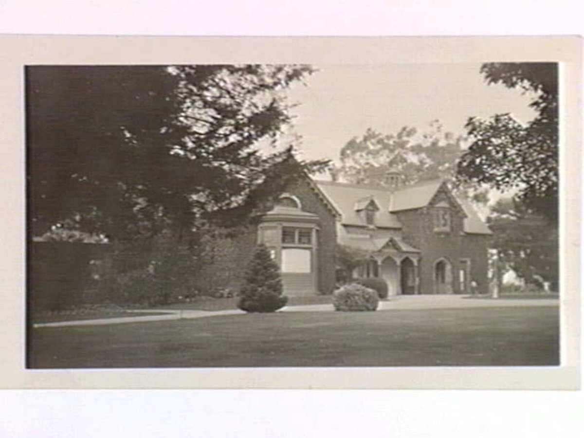 Invergowrie, St. James Park, Hawthorn (1933)