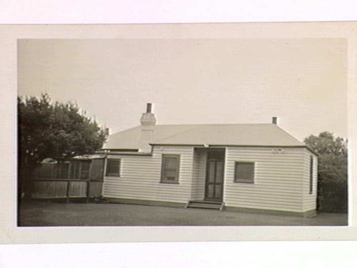 Lonsdale's cottage, relocated from Jolimont to Carrum (1933)