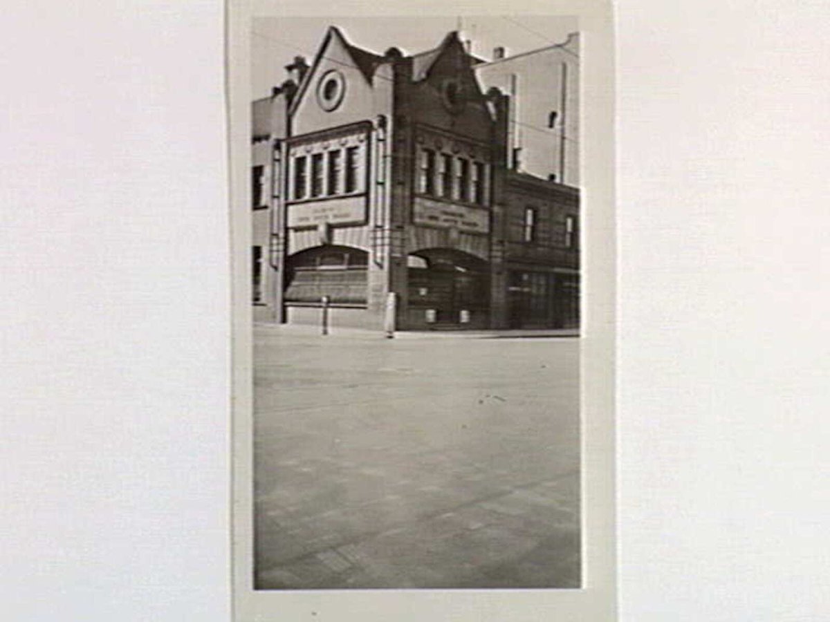 Site of the first Govt Landsale. [Cnr King St. & Flinders Street, Melbourne, Vic.], Melbourne City (1932)