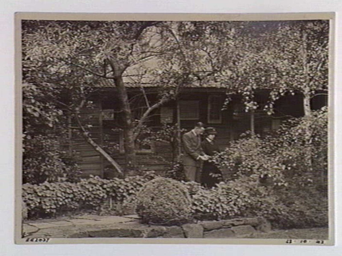 La Trobe's Cottage, Jolimont (1943)
