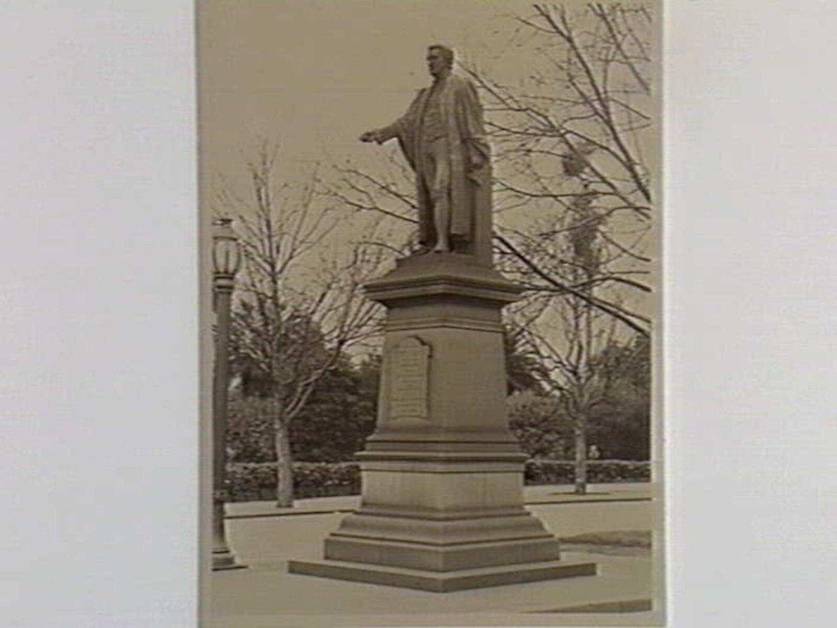 Statue of Edmund Gerald Fitzgibbon, Melbourne (1910–40)