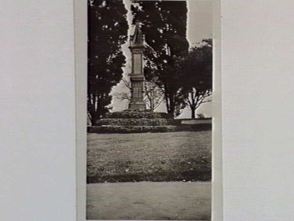 Pioneers Memorial, Flagstaff Gardens, Melbourne, Melbourne City (1933)