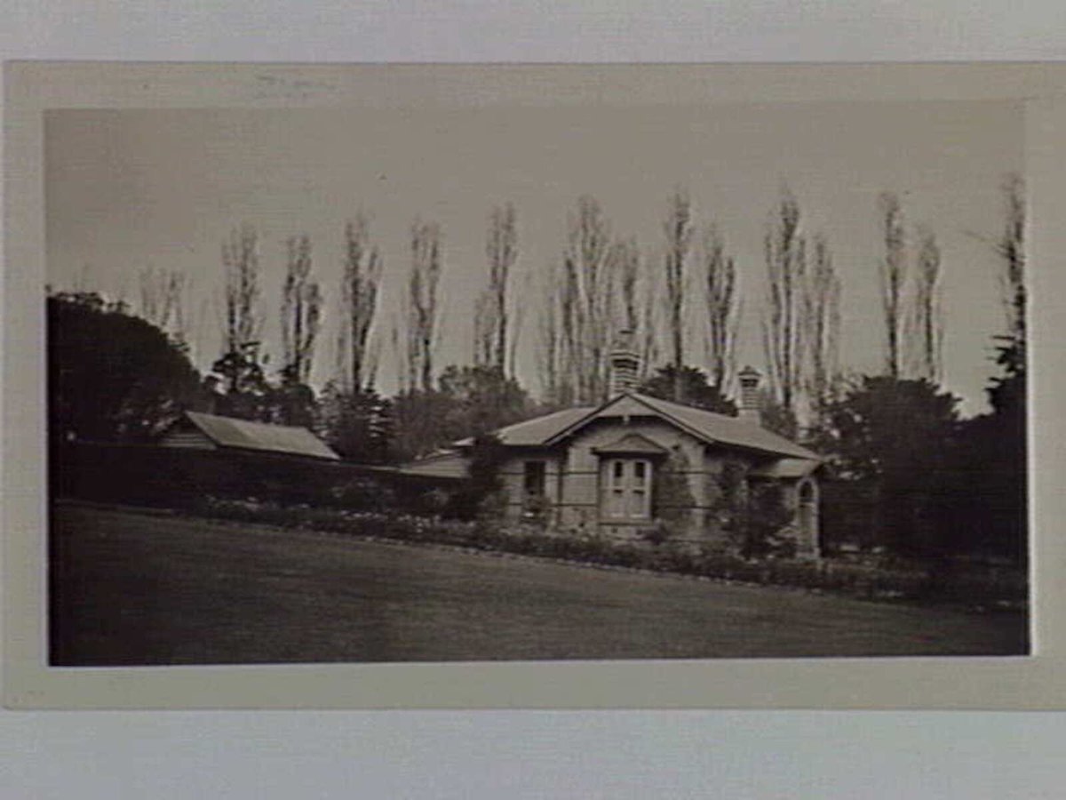 Residence of James Sinclair, Fitzroy Gardens, East Melbourne (1933)