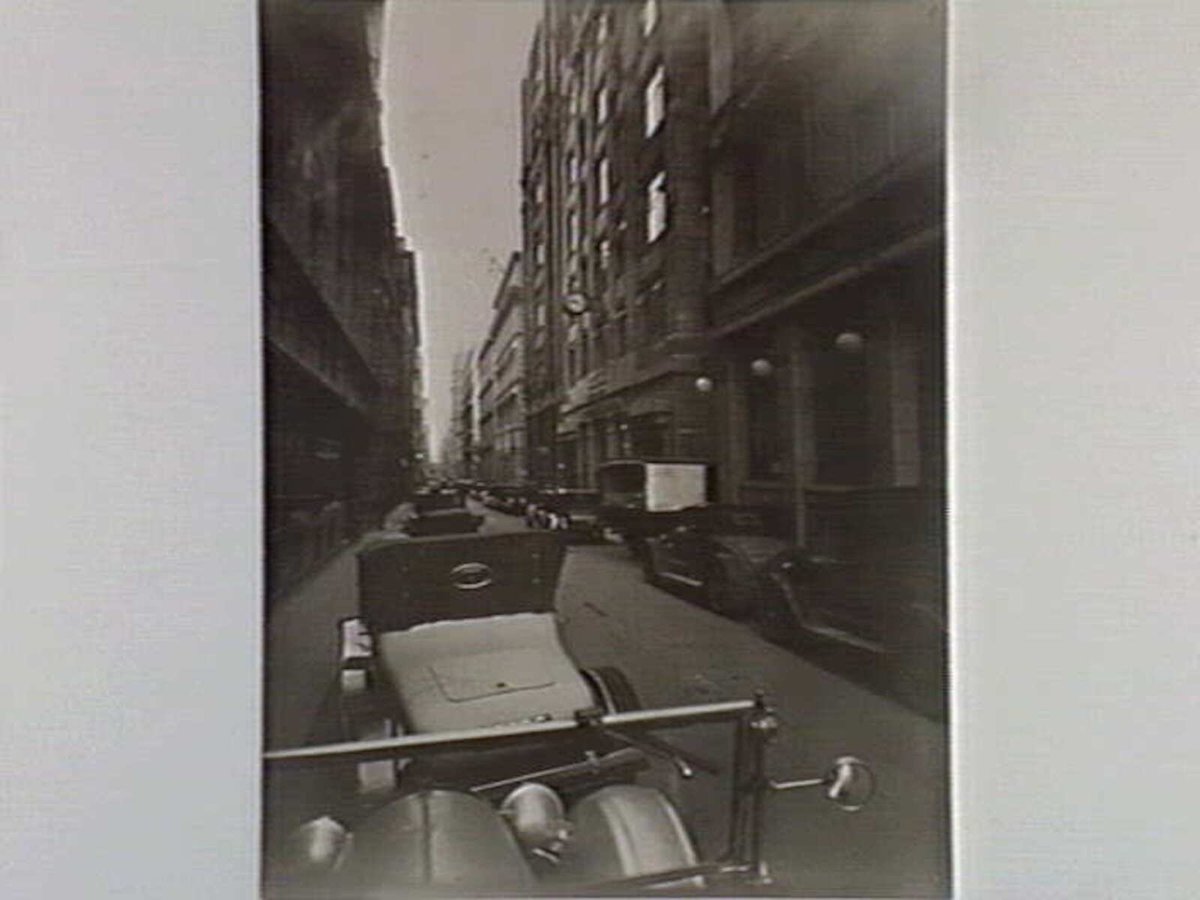 Parked cars in Flinders Lane, Melbourne, Melbourne City (1920–39)