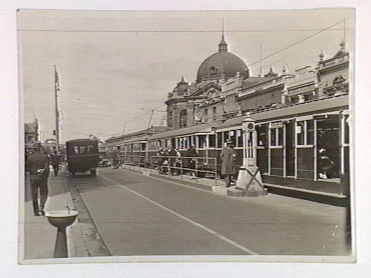Trams at the intersection of Swanston and Flinders Street, Melbourne City (c. 1920)