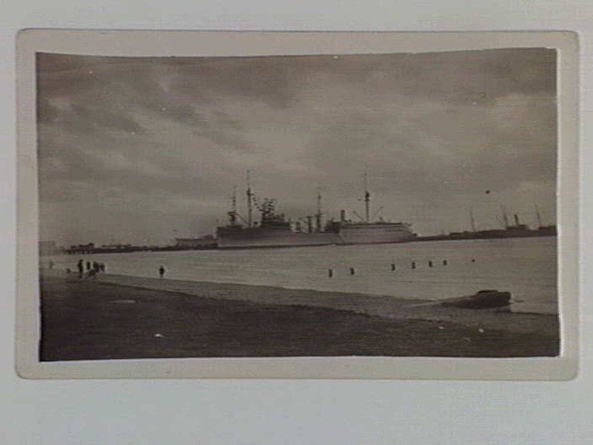 Port Melbourne, probably Princes Pier (1920s)
