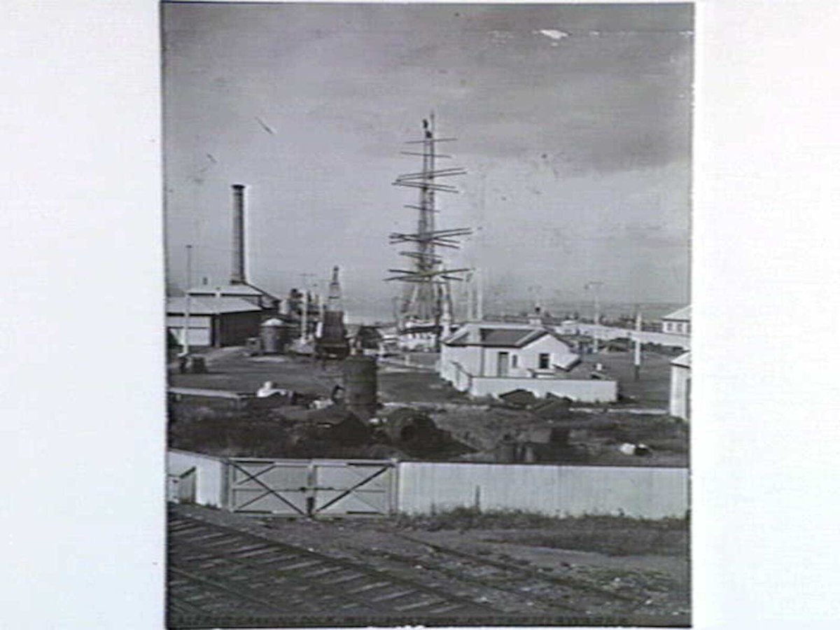 Alfred Graving Dock, Williamstown and ship Illawarra (1881–1912)
