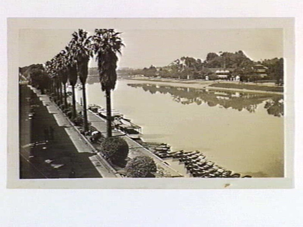 Yarra River, east of Princes Bridge, Melbourne City (1932)