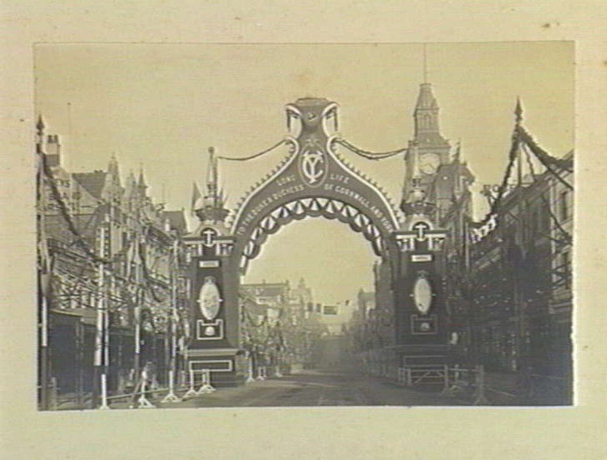 Duke's Arch in Bourke Street, Melbourne, looking west, Melbourne City (1901)