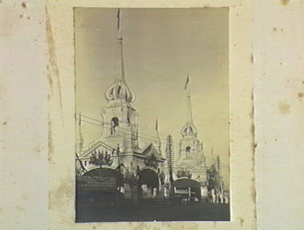 Princes Bridge and Flinders Street Railway Station towers, built on two corners of Flinders and Swanston Streets, Melbourne, Melbourne City (1901)
