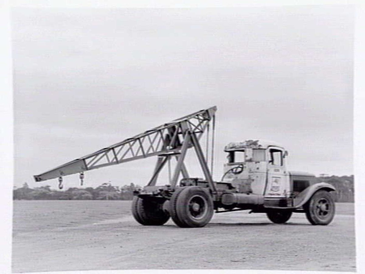 Vacuum Oil Company, 29 Market Street, Melbourne, crane truck, Melbourne City (c. 1951)