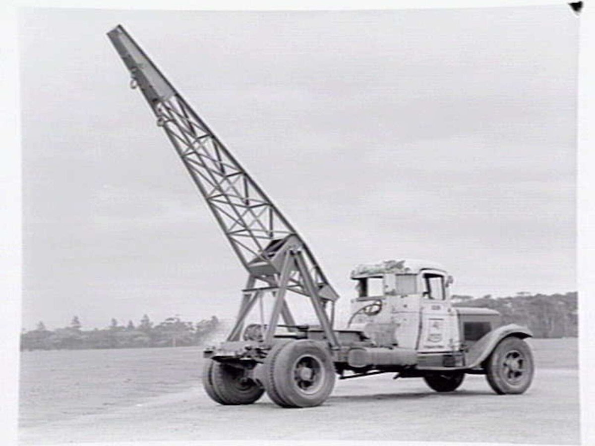 Vacuum Oil Company, 29 Market Street, Melbourne, crane truck, Melbourne City (c. 1951)
