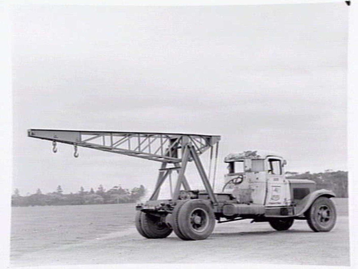 Vacuum Oil Company, 29 Market Street, Melbourne, crane truck, Melbourne City (c. 1951)