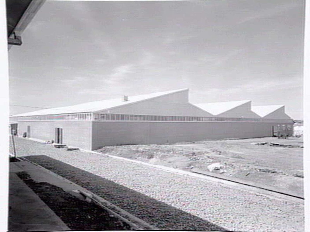 Berger, Lewis & Sons Pty. Limited factory, Charles St. Coburg North (1954)