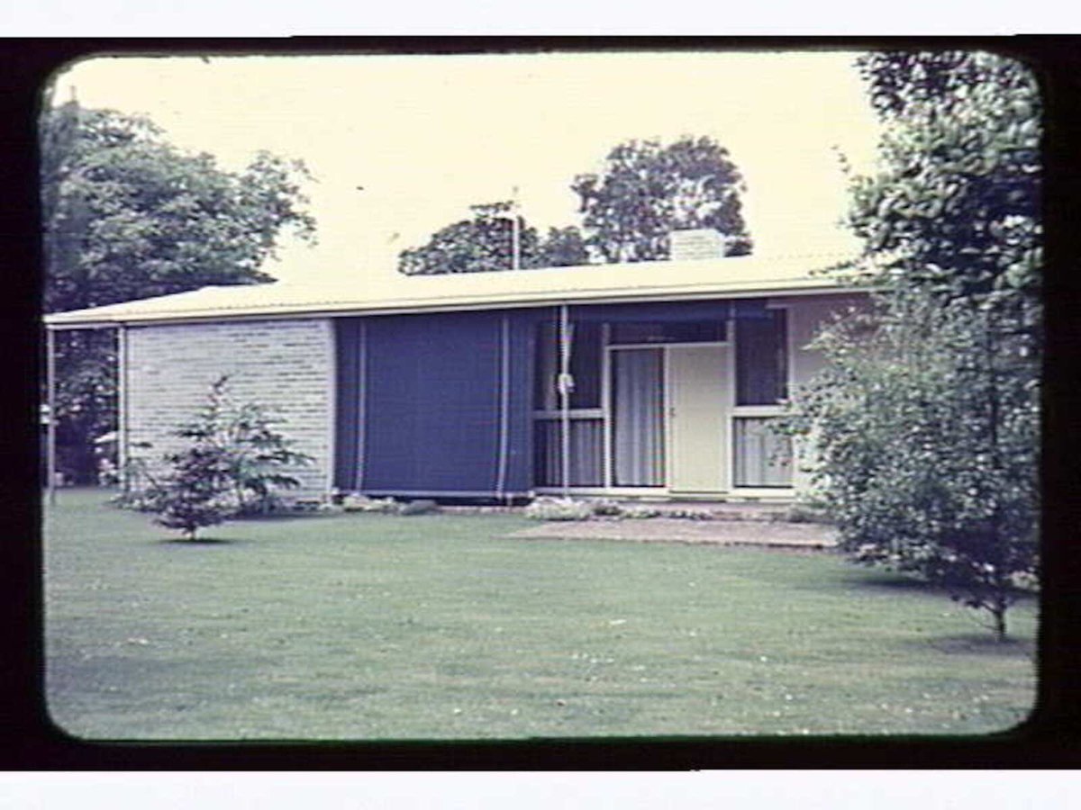 House, 3 Snowden Place, Canterbury, Melb. 1952. John & Phyllis Murphy