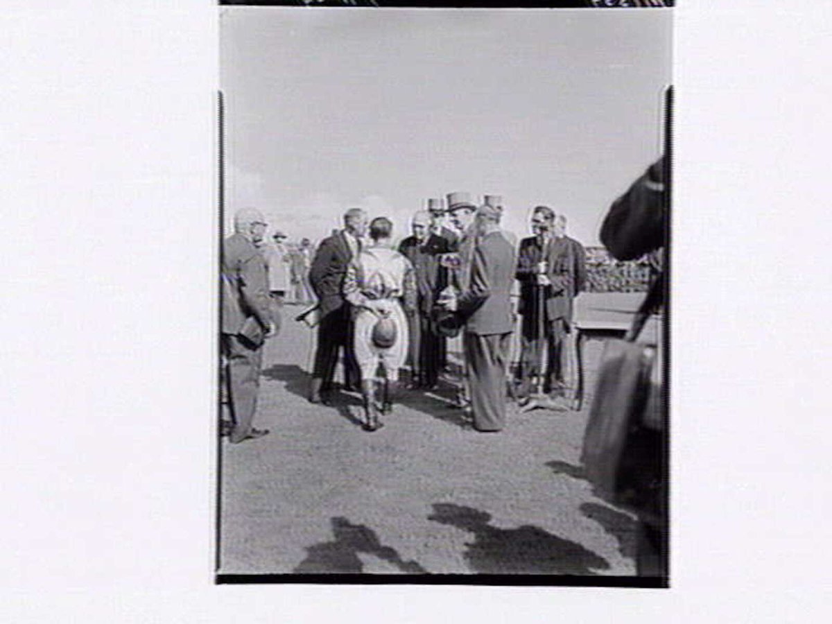 Presentation of Melbourne Cup trophy at Flemington Racecourse (1949)