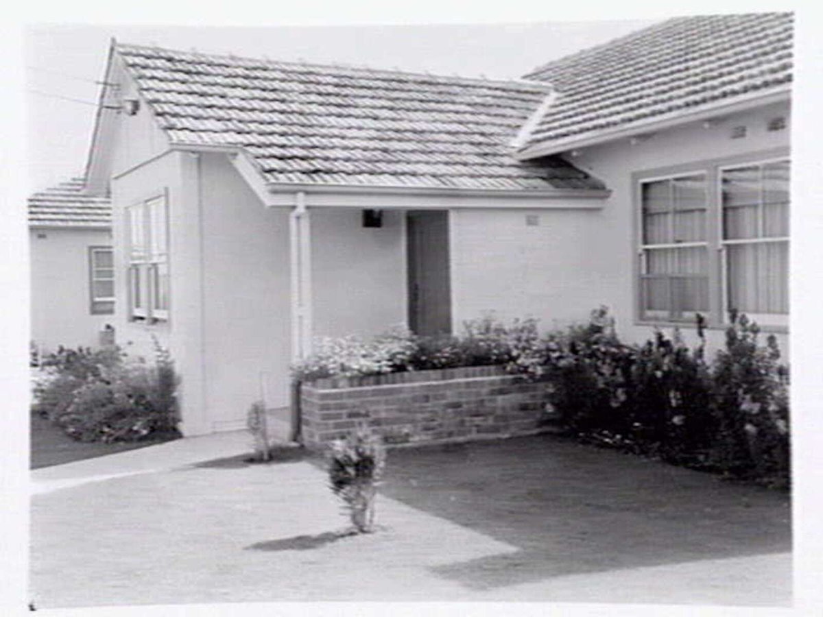 Exterior of pre-fabricated concrete Housing Commission homes in Oakleigh (1946?)