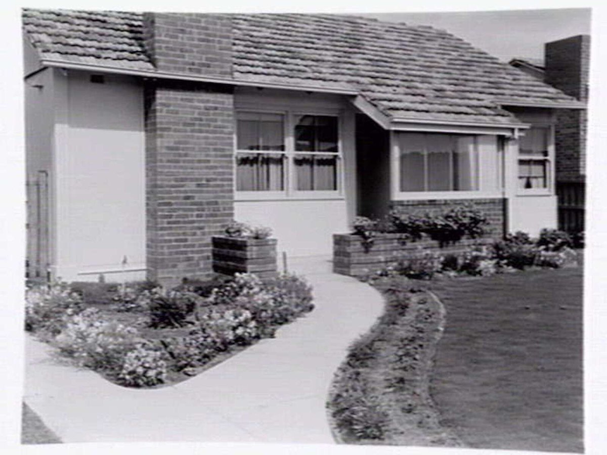 Exterior of pre-fabricated concrete Housing Commission homes in Oakleigh (1946?)