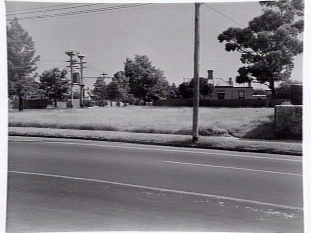 Department of Works and Housing, showing sites at the intersection of Lilac Crt., Hawthorn Road and Nepean Highway,Brighton East (1948)