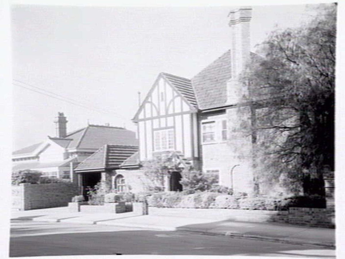 Mayfield' tudor style apartment building, 1/44 Murphy Street, South Yarra (1949)