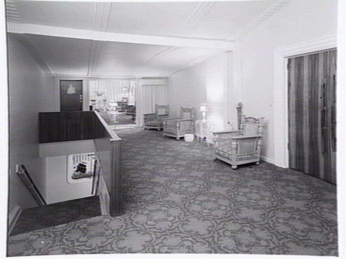 Circle Theatre, Essendon, operated by Hoyts. Shows dress circle foyer, auditorium, entrance foyer and dress circle from stalls (1949)