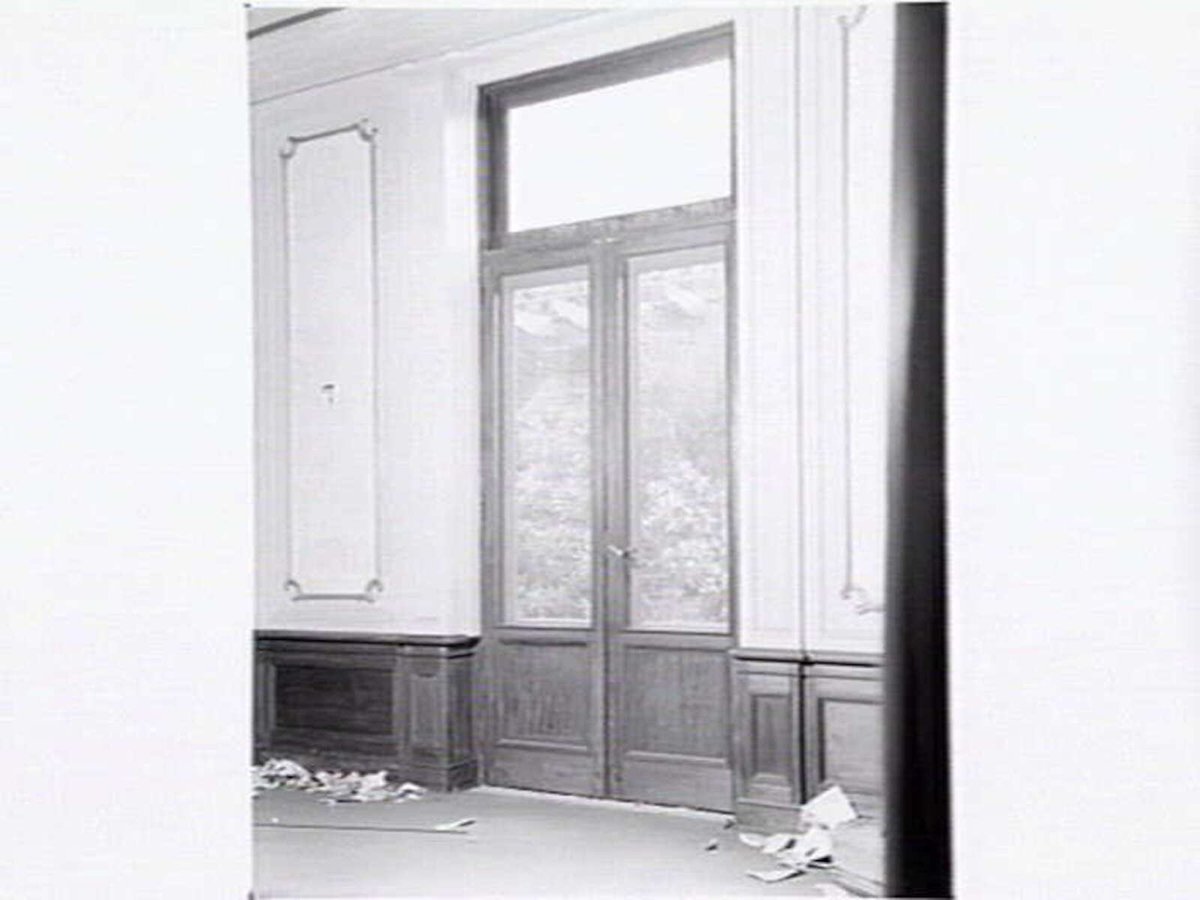 Homeden' interior, possibly home of George Nicholas, 48 Lansell Rd. Toorak (1951)
