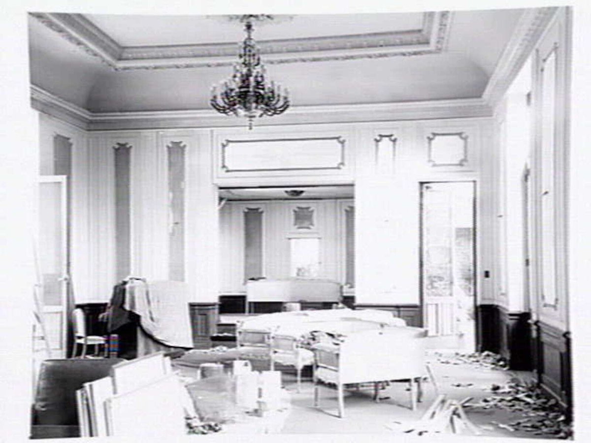 Homeden' interior, possibly home of George Nicholas, 48 Lansell Rd. Toorak (1951)