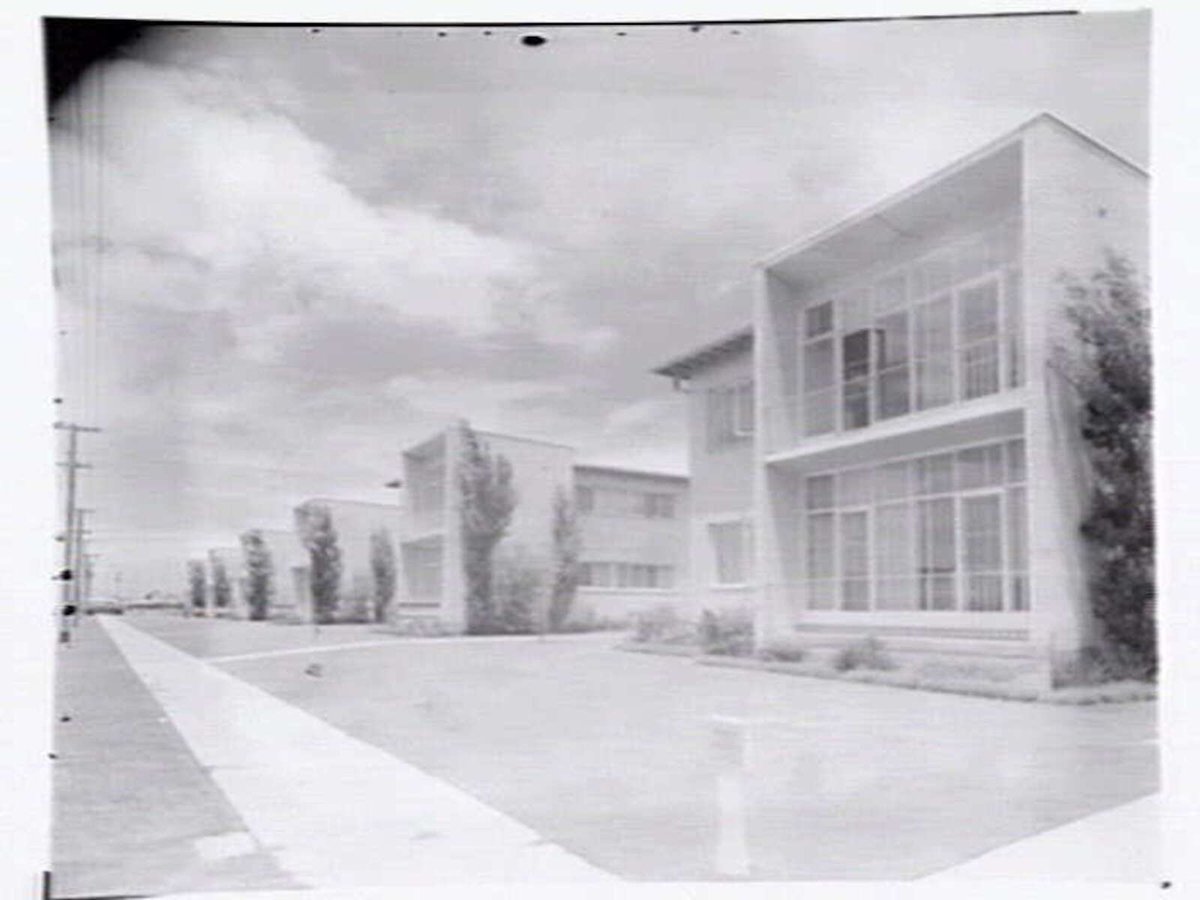 Exterior, 'Hillstan' Flats, Nepean Hwy, East Brighton, designed by Frederick Romberg, Brighton East (1951?)