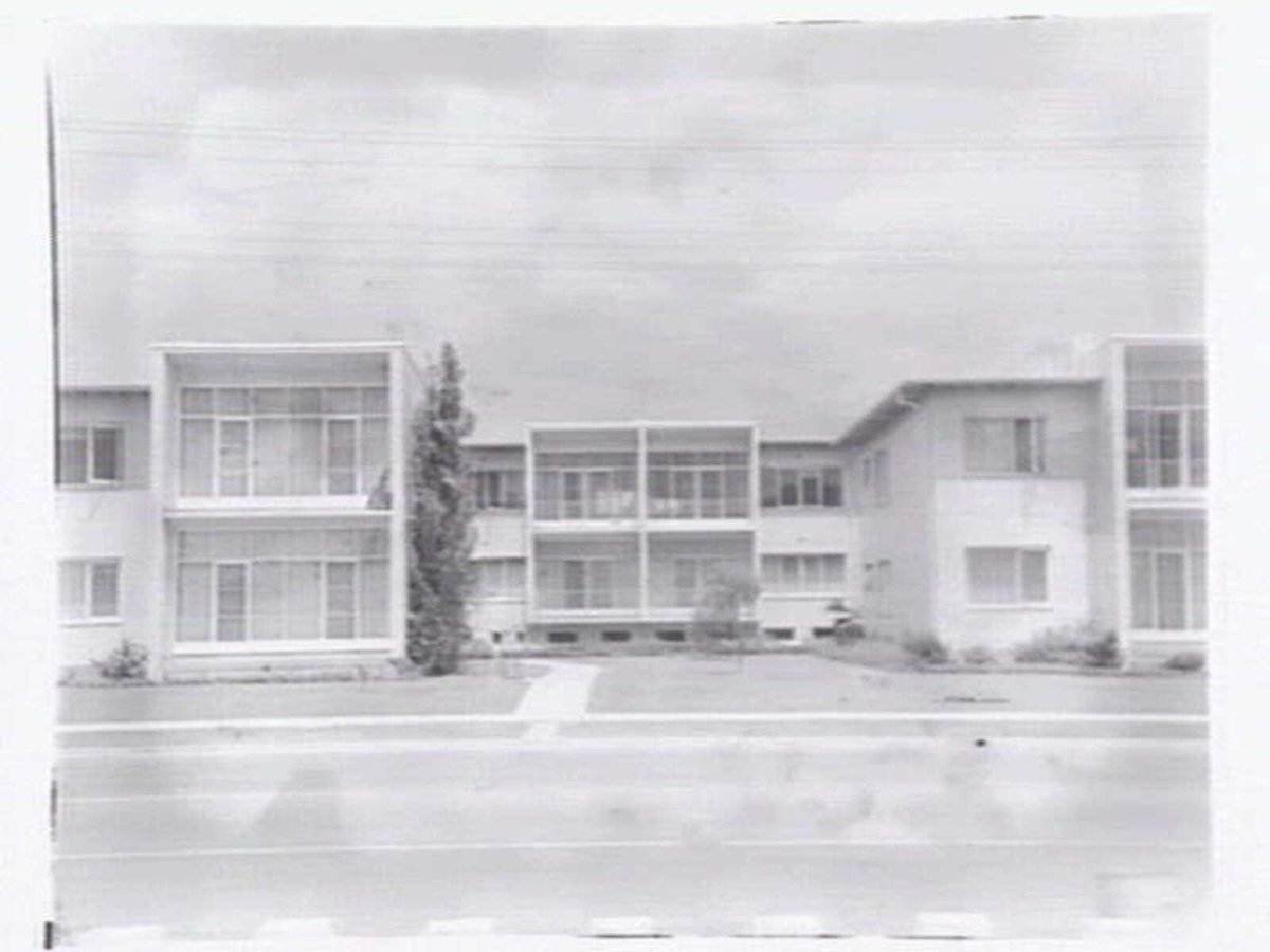 Exterior, 'Hillstan' Flats, Nepean Hwy, East Brighton, designed by Frederick Romberg, Brighton East (c. 1951)