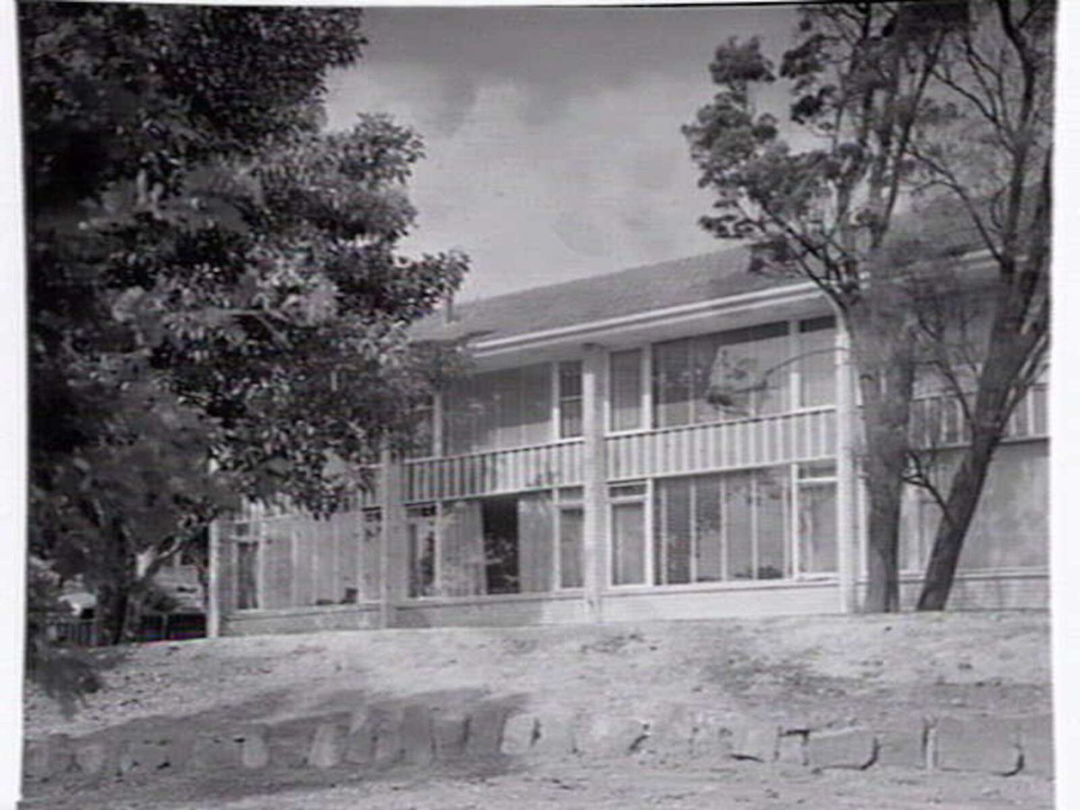 Exterior, 'Hillstan' Flats, Nepean Hwy, East Brighton, designed by Frederick Romberg, Brighton East (c. 1951)