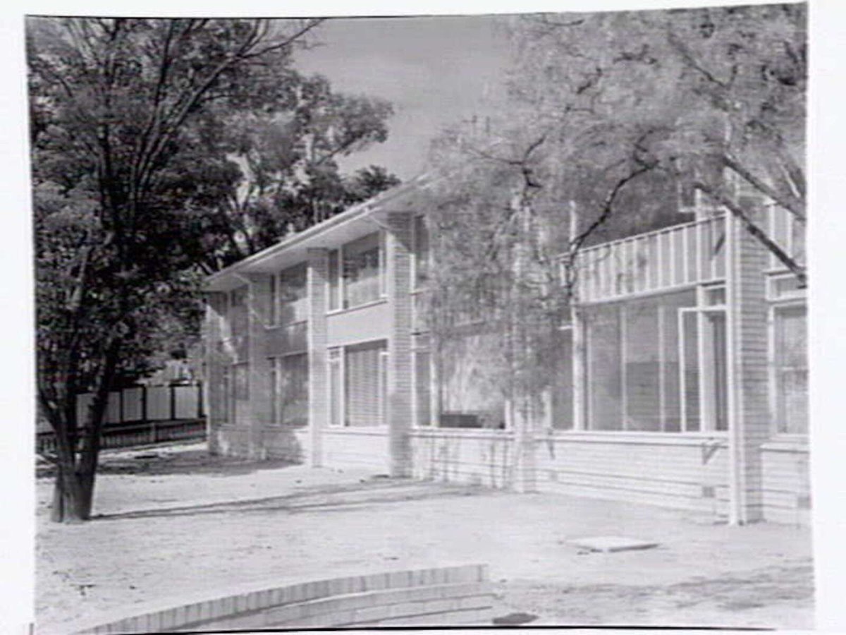 Exterior, 'Hillstan' Flats, Nepean Hwy, East Brighton, designed by Frederick Romberg, Brighton East (c. 1951)