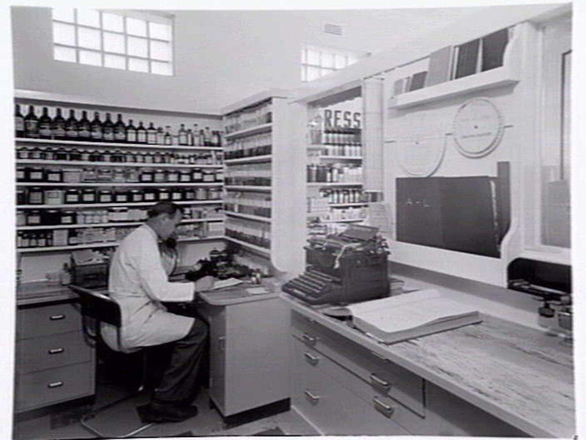 Keith's Pharmacy, High Street, Ashburton (1952)