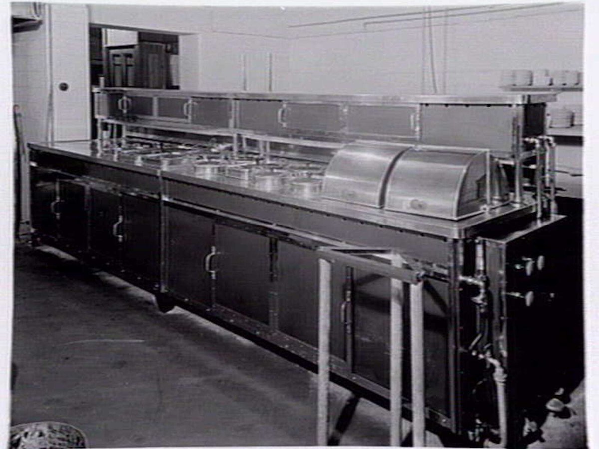 Gas appliances at the Windsor Hotel, Melbourne City (1936)