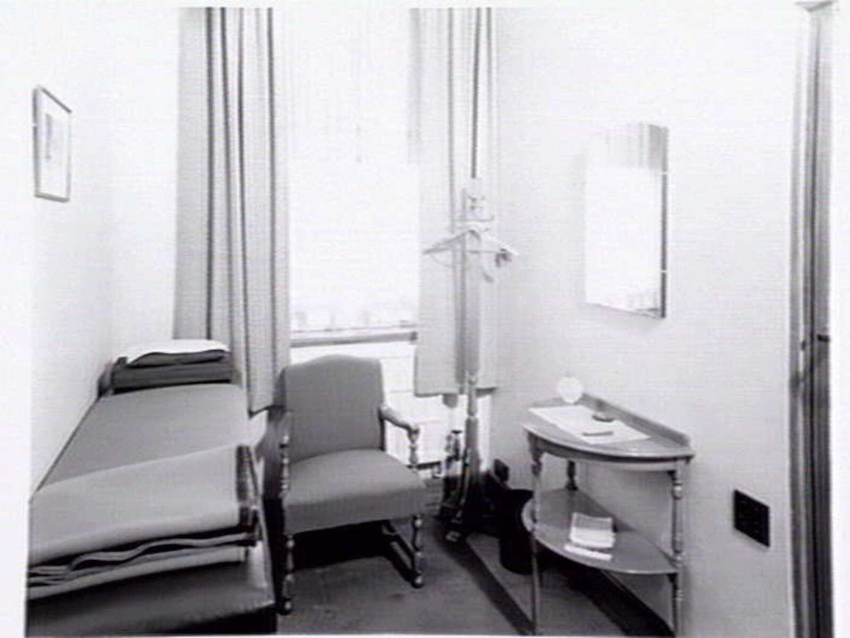 Dr. Willfred Emmett Race, Osteopath, 401 Collins St. consulting rooms, Melbourne City (1940s)