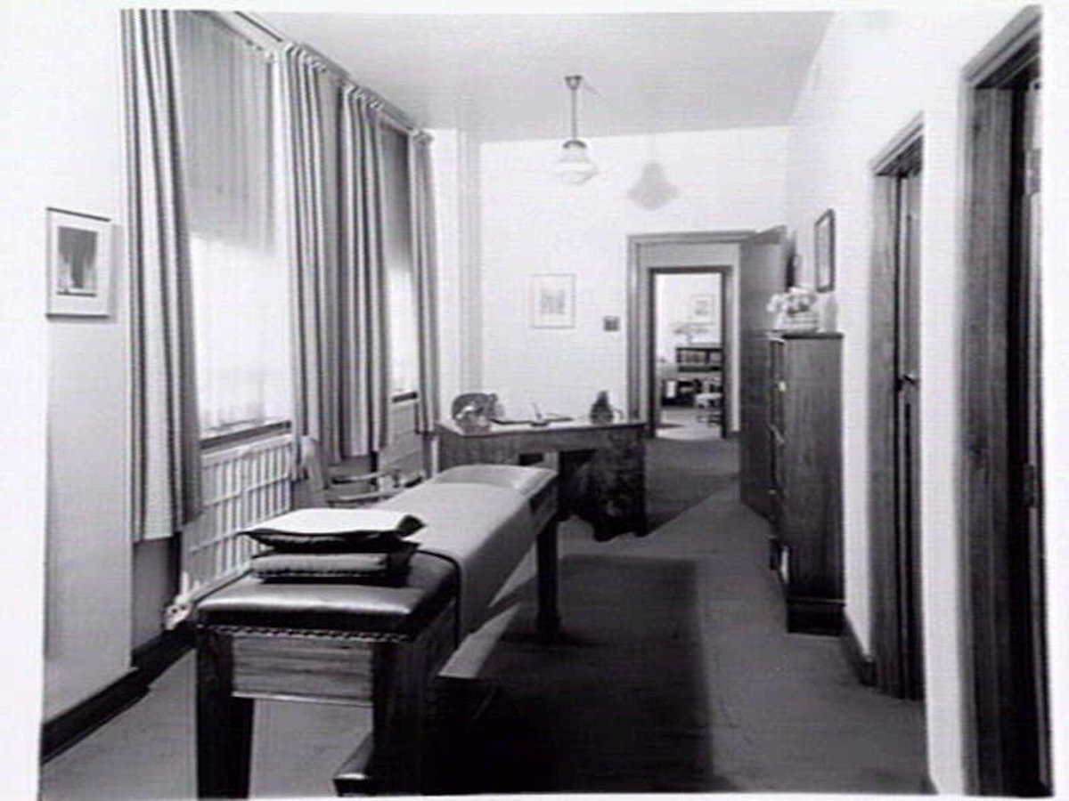 Dr. Willfred Emmett Race, Osteopath, 401 Collins St. consulting rooms, Melbourne City (1940s)