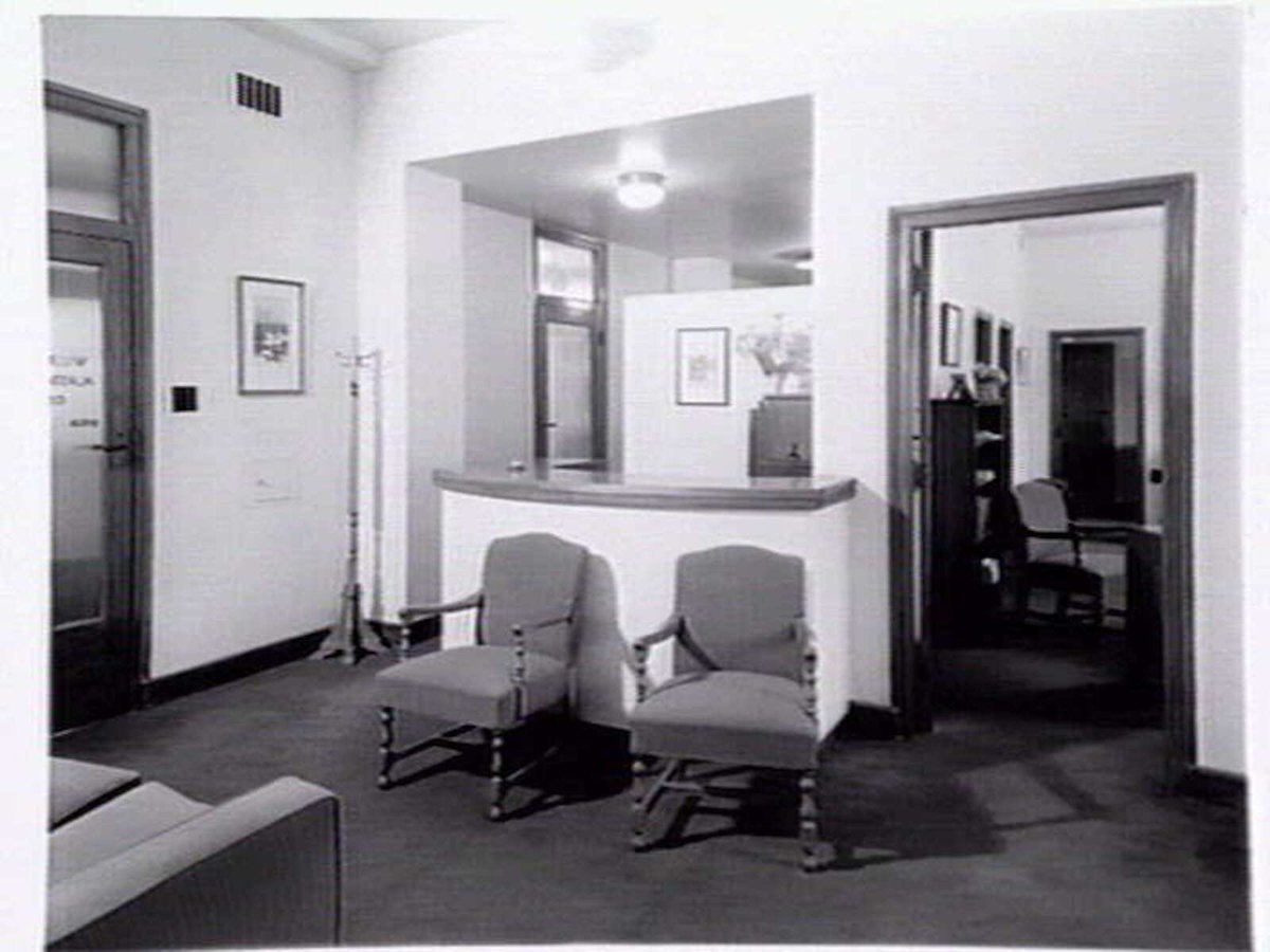 Dr. Willfred Emmett Race, Osteopath, 401 Collins St. consulting rooms, Melbourne City (1940s)