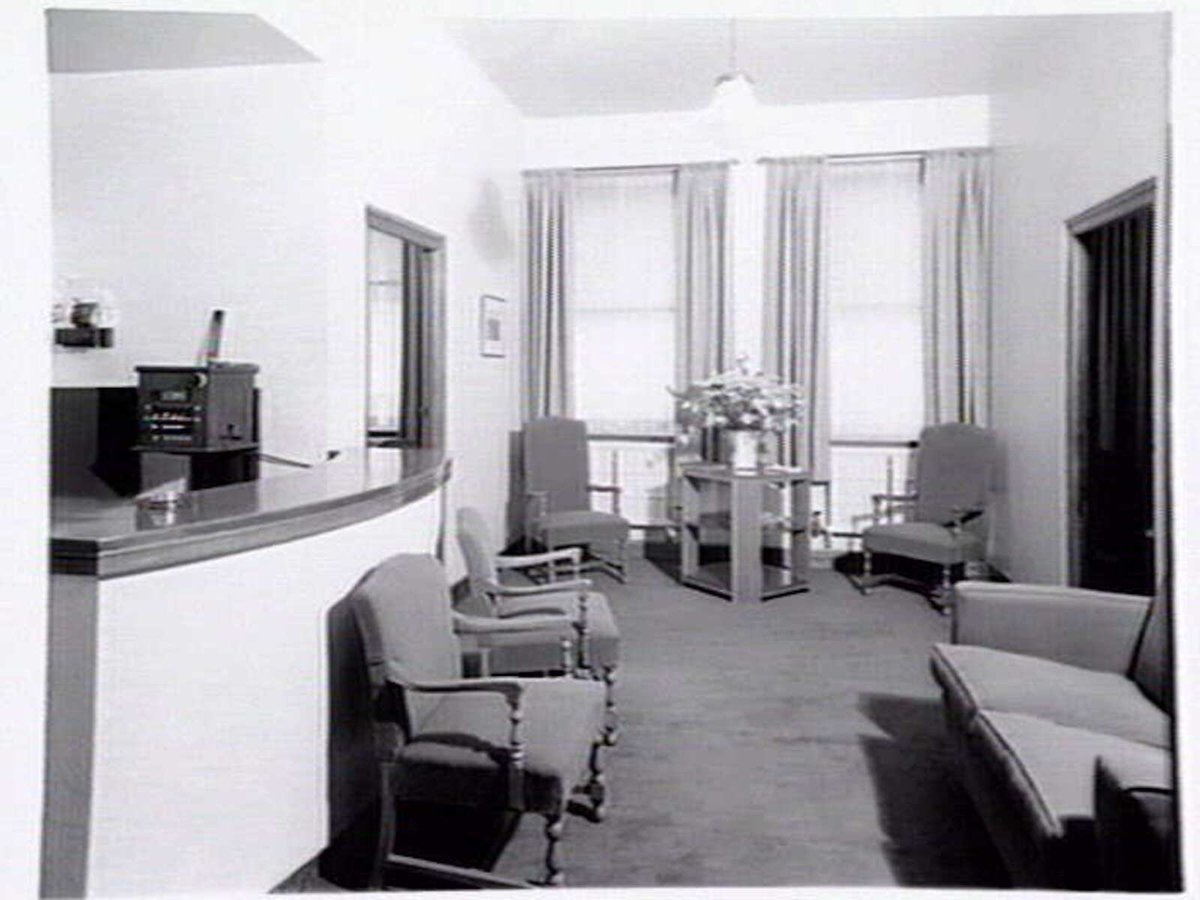 Dr. Willfred Emmett Race, Osteopath, 401 Collins St. consulting rooms, Melbourne City (1940s)