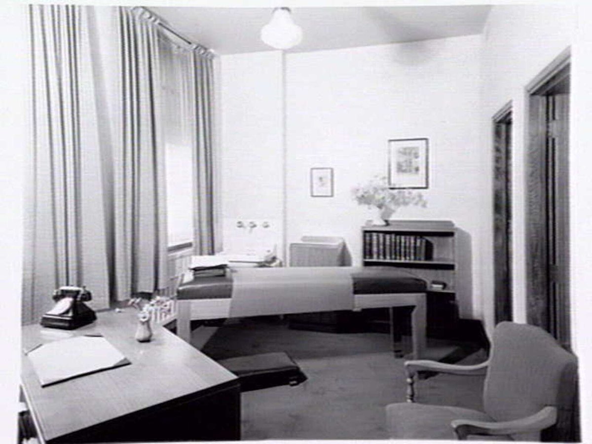Dr. Willfred Emmett Race, Osteopath, 401 Collins St. consulting rooms, Melbourne City (1940s)